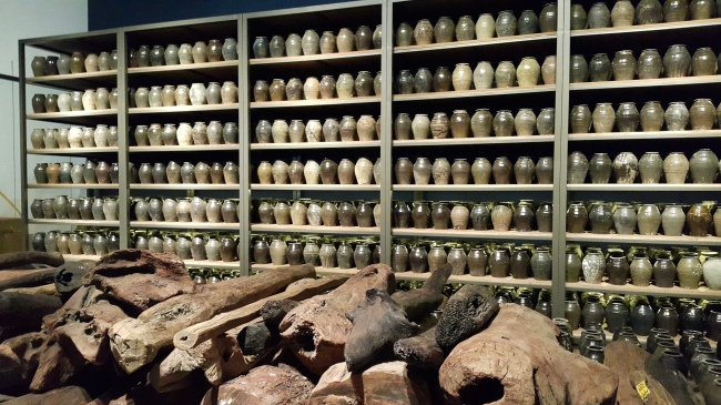 Exhibition view of “Discoveries from the Sinan Shipwreck” at the National Museum of Korea (The National Museum of Korea)