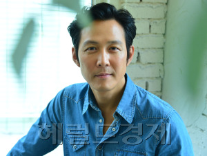 [사진 = 영화 ‘인천상륙작전’에 출연한 배우 이정재를 서울 종로구 삼청동의 한 카페에서 만났다. 윤병찬 기자/yoon4698@heraldcorp.com]