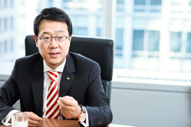 정 사장은 종신보험의 지평을 크게 넓혔다는 평가를 받고 있다.