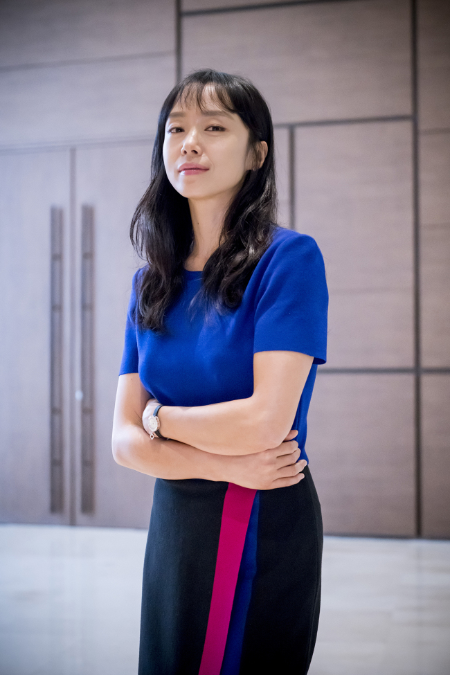 Actress Jeon Do-yeon, who plays housewife-turned-attorney Kim Hye-kyung in tvN’s “The Good Wife,” the Korean remake of an American legal drama of the same title, poses for a photo before a press conference in Seoul Thursday. (CJ E&M)
