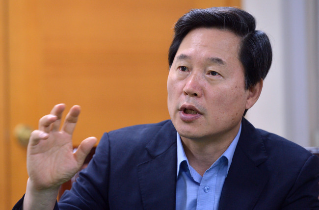 Kim Kee-deok, president of Korea Post, speaks during an interview with The Korea Herald on July 18. / The Investor (Lee Sang-sub)