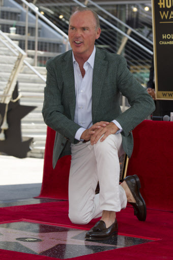 U.S. actor Michael Keaton poses as he receives a star on the Hollywood Walk of Fame in Los Angeles on Thursday. (Xinhua-Yonhap)