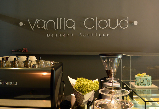 Vanilla Cloud -- a dessert boutique -- in Cheongdam-dong, Seoul (Yoon Byung-chan/The Korea Herald)