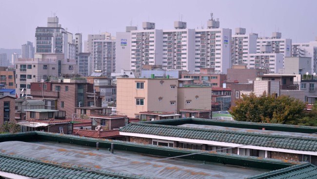 정부가 최근 소규모 주택임대사업자에게 소득세 과세를 미루기로 하면서 앞으로 수익형 부동산에 대한 관심이 더 커질 것으로 보인다. 사진은 서울의 한 주택 밀집지역.   [헤럴드경제DB]