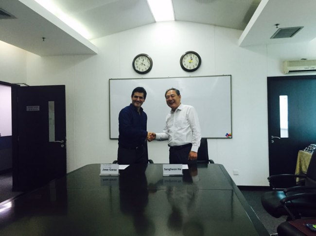 하이즈항공과 BTC MOU 체결식 (좌: BTC Jose Garza President, 우: 하이즈항공 하상헌 대표이사)