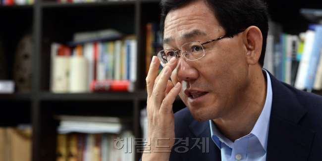 새누리당 주호영 인터뷰./ 안훈 기자 rosedale@heraldcorp.com 2016.08.01
새누리당 주호영 인터뷰./ 안훈 기자 rosedale@heraldcorp.com 2016.08.01