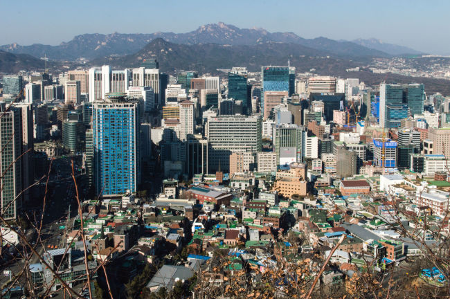 서울 도심 중대형 상가 공실률이 높아졌다. 높은 임대료는 그대로다. 업계 관계자들은 개인 건물주들가 많아 공실과 무관하게 높은 임대료를 유지하는 경향이 강하다고 말했다. [사진=123RF]