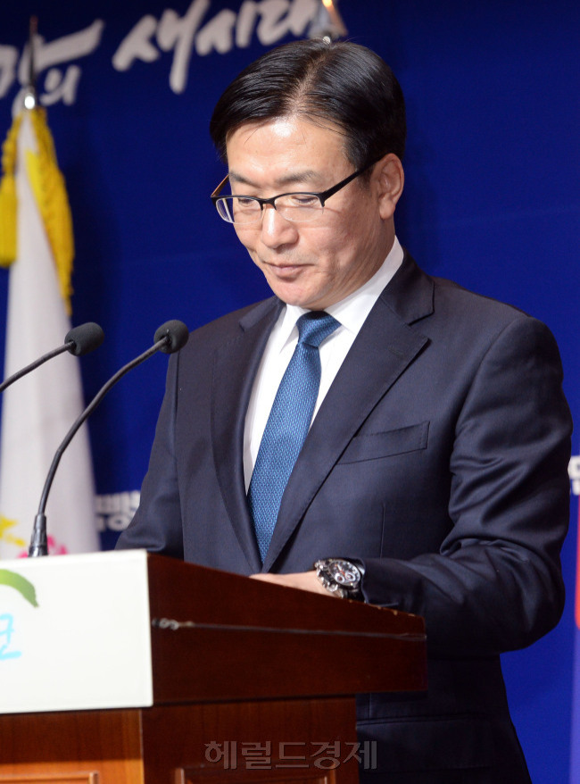 문상균 국방부 대변인이 정례브리핑에서 답변하고 있다. 사진=안훈 기자/rosedale@heraldcorp.com