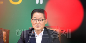 3일 국회에서 열린 국민의당 비상대책위 회의에서 발언하는 박지원 비상대책위원장. /안훈 기자 rosedale@heraldcorp.com
