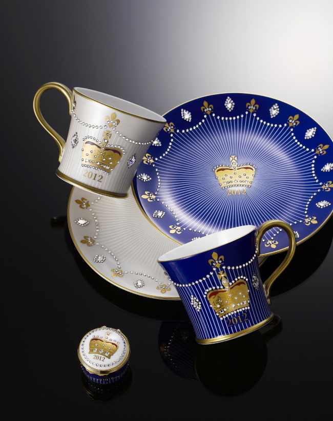 Prouna‘s Queen’s Diamond Jubilee Collection, crafted exclusively for Queen Elizabeth II’s Diamond Jubilee celebration in 2012. (Hankook Chinaware)