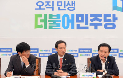 [사진설명= 11일 오전 서울 여의도 국회에서 열린 더불어민주당 정책조정회의에서 변재일 정책위의장이 발언을 하고 있다./ 안훈 기자 rosedale@heraldcorp.com ]