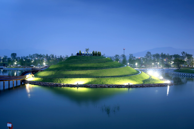 Suncheon Lake Garden designed by American landscape architect Charles Jencks at Suncheon Bay National Garden (Suncheon City Government)