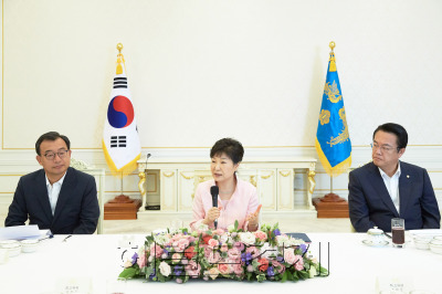[사진설명=더불어민주당은 이날 국회에서 정책조정회의와 의원총회를 잇따라 갖고 8월 임시국회 중점 추진법안 8건을 확정했다. 안훈 기자/rosedale@heraldcorp.com]