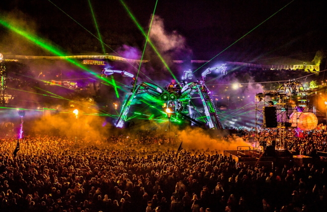 Multi-performance show Arcadia Spectacular’s trademark “Spider” machine is featured at the 2016 Glastonbury Festival in June. (Arcadia Spectacular)