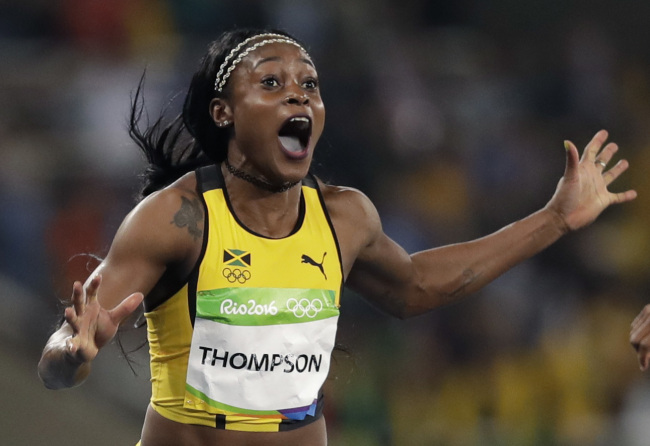 Jamaica's Elaine Thompson wins the gold medal in the women's 100-meter final during the athletics competitions of the 2016 Summer Olympics at the Olympic stadium in Rio de Janeiro, Brazil, Saturday, Aug. 13, 2016. (AP-Yonhap)
