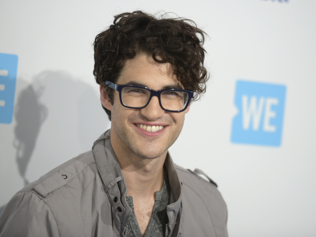Darren Criss arrives at WE Day California at the Forum in Inglewood, Calif. Criss will participate in the second annual Elsie Fest, a one-day outdoor music festival celebrating theater stars, set for Sept. 5. (AP-Yonhap)