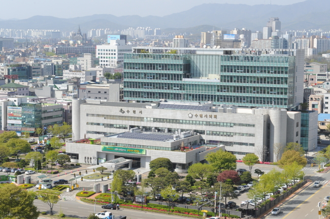 수원시청 전경
수원시청 전경