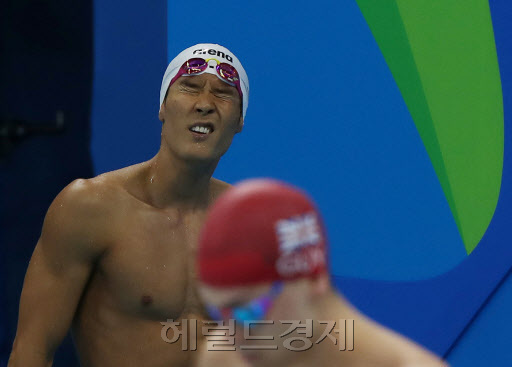 [사진=아쉬워하는 박태환. 리우=박해묵 기자/mook@heraldcorp.com]