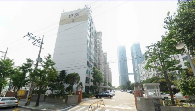 용산구에서 두번째, 서울에서 11번째로 관리비가 비싼 이촌 반도 아파트 전경. ［사진 =다음로드뷰］