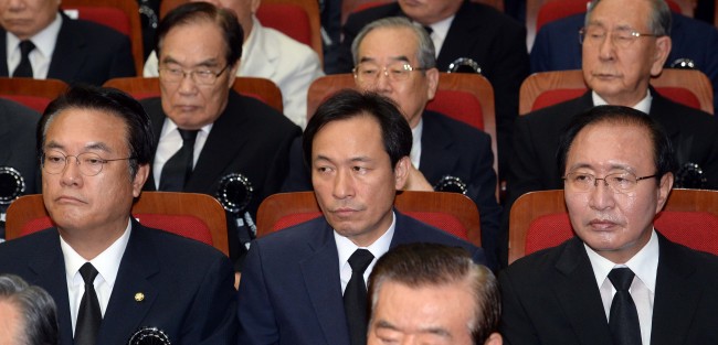 18일 오전 서울 동작동 국립서울현충원 현충관_김대중 전 대통령 서거 7주기 추도식_여야 3당 새누리 정진석 원내대표, 더민주 우상호 원내대표, 정의당 노회찬 원내대표./ 안훈 기자 rosedale@heraldcorp.com 2016.08.18
18일 오전 서울 동작동 국립서울현충원 현충관_김대중 전 대통령 서거 7주기 추도식_여야 3당 새누리 정진석 원내대표, 더민주 우상호 원내대표, 정의당 노회찬 원내대표./ 안훈 기자 rosedale@heraldcorp.com 2016.08.18