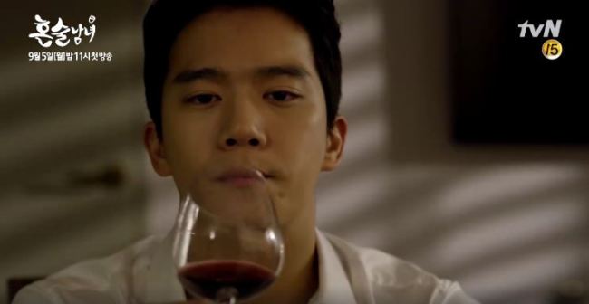 A still from a preview trailer featuring actor Ha Seok-jin for the upcoming drama series “Drinking Solo” (tvN)
