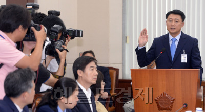[사진설명= 19일 오전 서울 여의도 국회 안전행정위원회에서 이철성 경찰청장 내정자에 대한 인사청문회가 열리고 있다./ 안훈 기자 rosedale@heraldcorp.com]