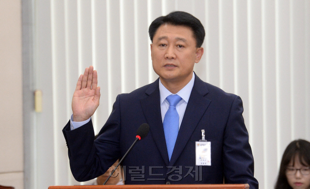 [사진=19일 오전 서울 여의도 국회 안전행정위원회에서 이철성 경찰청장 내정자에 대한 인사청문회가 열리고 있다. 안훈 기자 rosedale@heraldcorp.com]