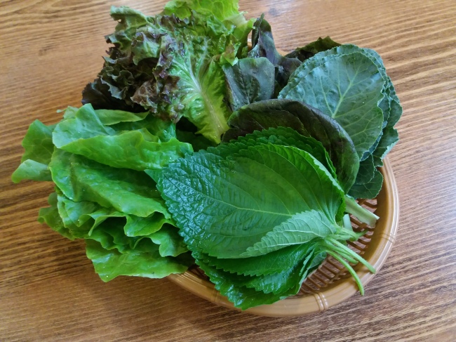 Greens offered to wrap food at Jeongtong Babjip (Christine Cho)