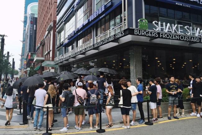 People line up to enter Korea’s first Shake Shack outlet in Gangnam, Seoul.