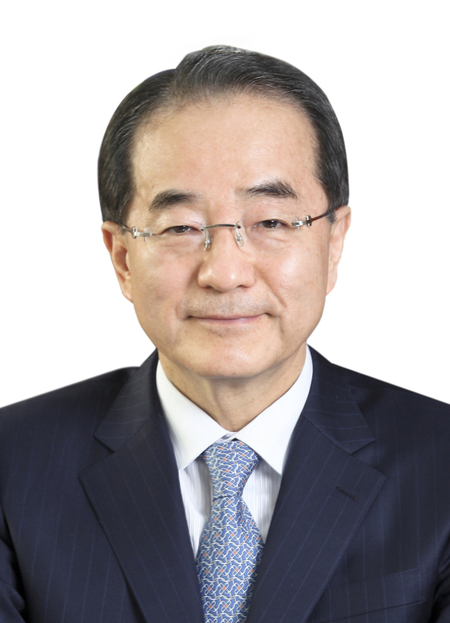 신동빈 회장의 가신그룹 3인방 중 한 명으로 꼽히는 이인원 롯데정책본부장
