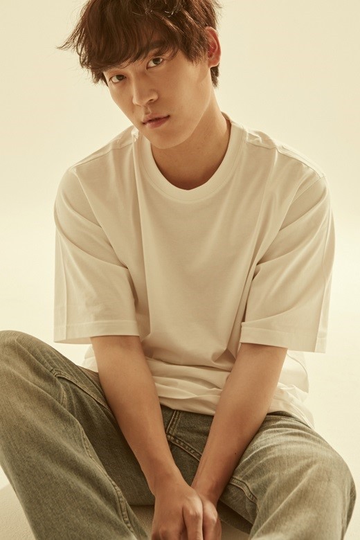 Korean-American musician John Park (Music Farm)