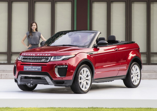 이젠 도로에서 SUV 오픈카를 볼 수 있게 됐다.재규어랜드로버코리아가 24일 신라호텔 영빈관에서 세계 최초의 SUV 컨버터블인 ‘레인지로버 이보크 컨버터블’의 사전공개 행사를 가졌다.