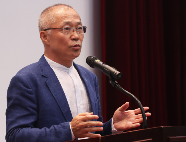Choe Byong-nam, director general of the National Geographic Information Institute, speaks during a press conference Wednesday at the NGII headquarter in Suwon, Gyeonggi Province. (Yonhap)