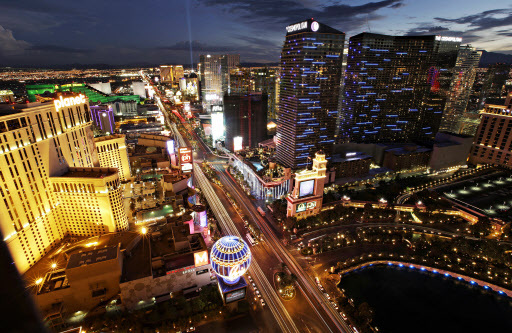 The lights of cars blur along Las Vegas Boulevard in Las Vegas. (AP-Yonhap)