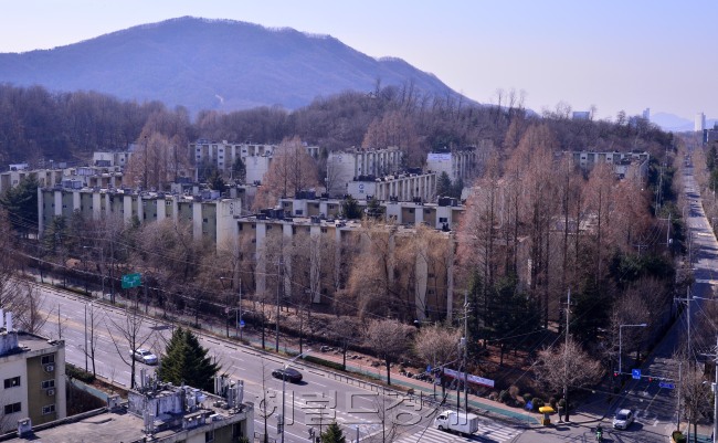 정부 정책에서 시장 양극화는 빠라질 가능성이 크다. 안정적인 자산을 선호하는 베이비부머 세대를 중심으로 이른바 ‘돈 되는 곳’에는 돈이 쏠릴 것이기 때문이다. 사진은 철거 전 개포주공3단지 모습. [사진=이상섭 기자/babtong@heraldcorp.com]