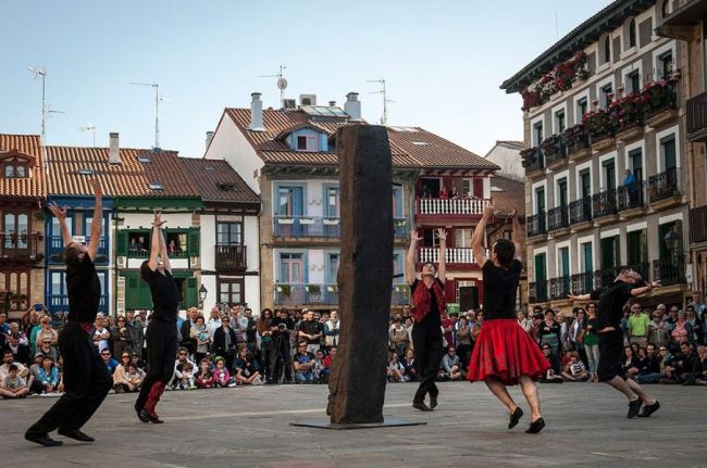 Basque-inspired Spanish dance group Kukai Dantza performs “Gelajauziak.” (Gari Garialde)