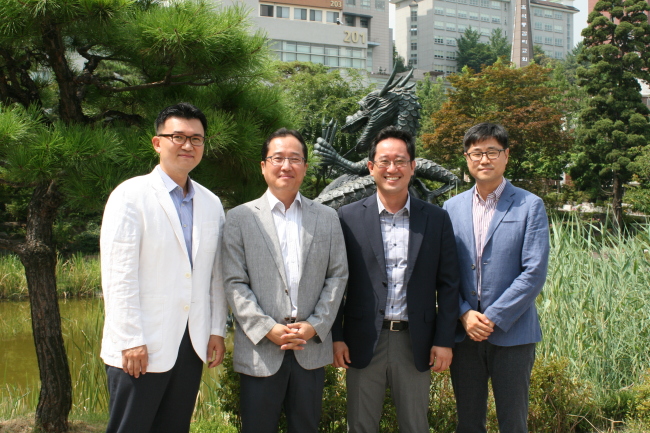 에피지놈 기반 생체다차원 네트워크 기초연구를 벌이는 김정웅 교수(사진 왼쪽부터)와 서상범 교수, 이상명 교수, 이용석 교수.