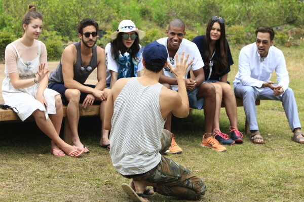 Participants who speak seven different languages attempt to communicate with each other on “Babel 250.” (CJ E&M)