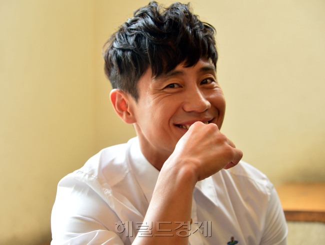 25일 개봉한 영화 ‘올레’ 개봉을 앞두고 서울 종로구 삼청동에서 배우 신하균을 만났다. [사진=윤병찬 기자/yoon4698@heraldcorp.com]