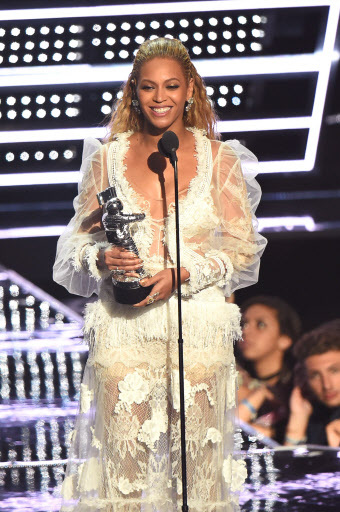 Beyonce accepts the award for video of the year onstage during the 2016 MTV Video Music Awards at Madison Square Garden on Sunday in New York City. (AFP-Yonhap)