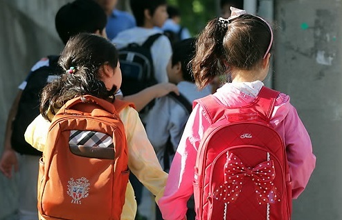 다문화 학생이 증가하면서 교육계도 많은 변화가 일고 있다. 수치 상으론 전국 초ㆍ중ㆍ고등학교 1개 당 약 9명의 다문화학생이 교실을 차지하고 있다.