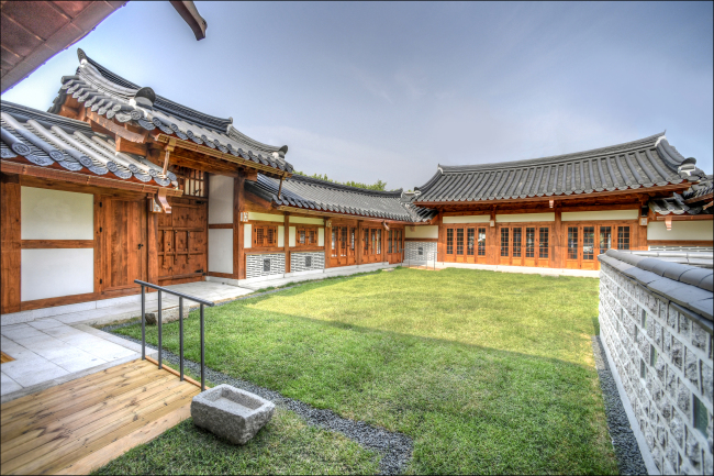 An exterior view of the soon-to-be-opened Seoul Donhawmun Traditional Theater, which is located across Changdeokgung in Seoul. (Seoul Donhawmun Traditional Theater)