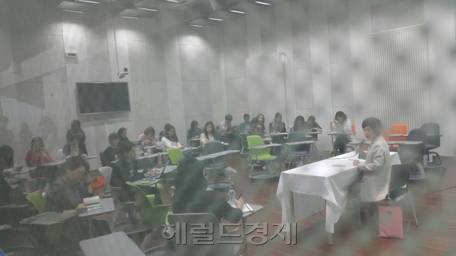 지난달 31일 오후 3시부터 ECC 내 B144 강의실에서 ‘총장과의 열린 대화:셋째 마당’ 행사가 개최됐다.