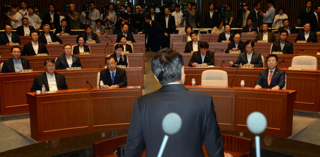 [사진= 2일 오전 서울 여의도 국회 예결위장_새누리당 의원총회_정신석 원내대표 모두발언./ 안훈기자 rosedale@heraldcorp.com]