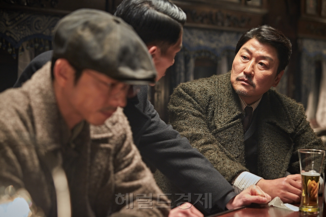 항일 무력 독립운동 단체인 의열단의 활동을 그린 영화 ‘밀정’의 한 장면. [사진=헤럴드경제DB]