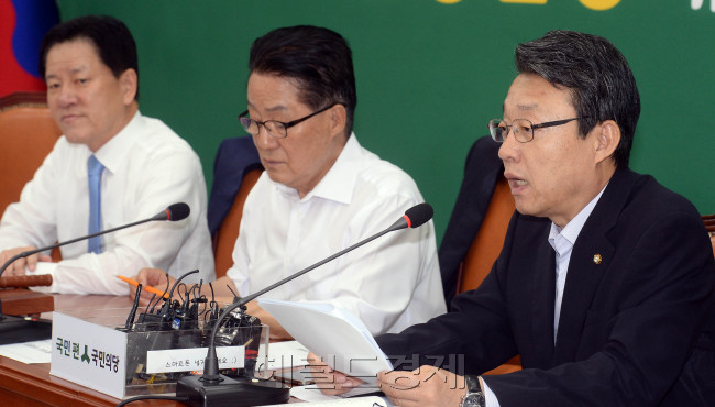 [사진=추미애 더불어민주당 대표가 5일 오전 서울 여의도 국회에서 열린 비상경제최고위원회의에서 모두발언을 하고 있다. 박해묵 기자/mook@heraldcorp.com]