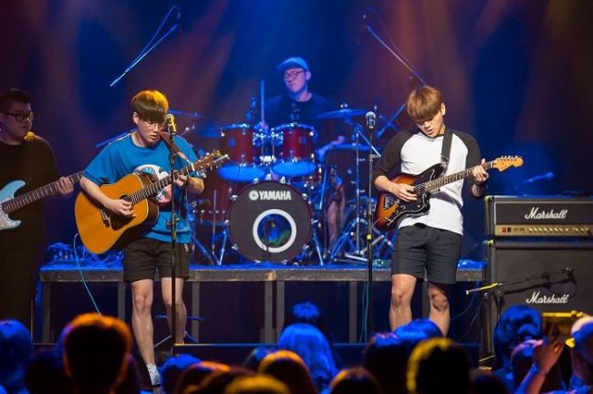 Singer-songwriter duo Martin Smith (V Entertainment)