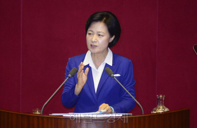[추미애 더불어민주당 대표가 6일 오전 서울 여의도 국회 본회의에서 교섭단체 대표 연설을 하고 있다. 박해묵 기자/mook@heraldcorp.com]