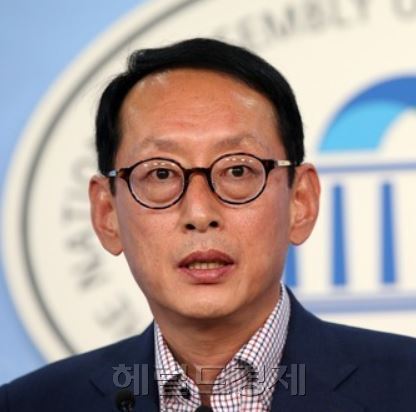 [사진1=김도읍 새누리당 원내수석부대표는 6일 국회에서 열린 원내대책회의에서 “새누리당은 여야 합의대로 8~9일 양일에 걸쳐 조선ㆍ해운업 구조조정 청문회를 실시하기로 했다”고 말했다.]