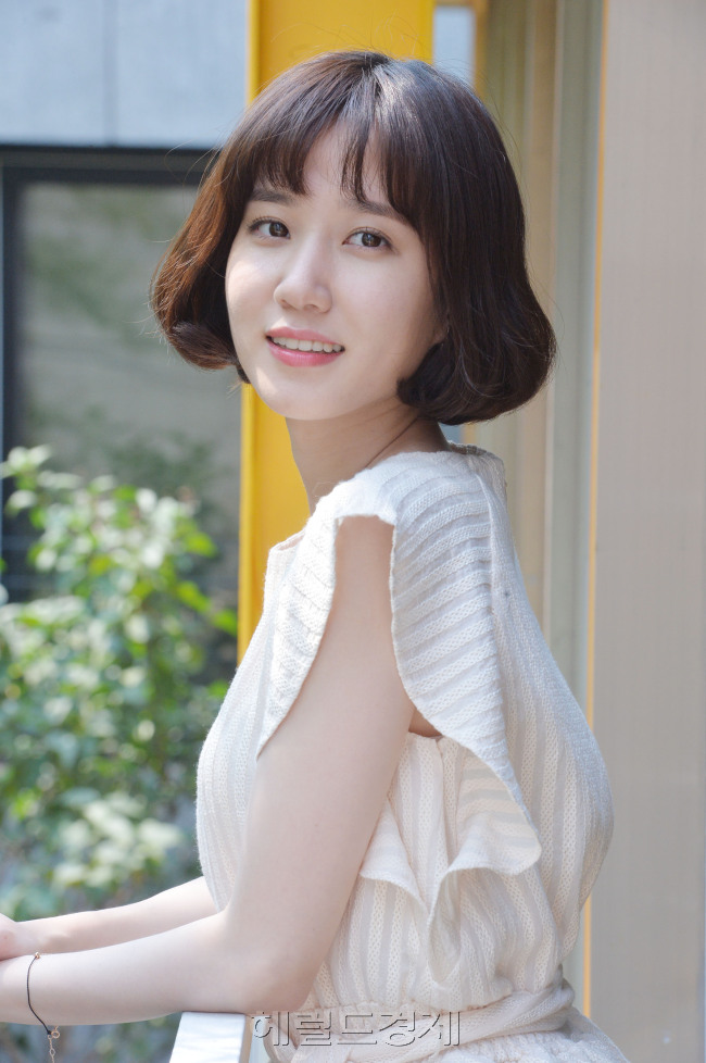 諛뺤?鍮??명꽣酉?<br />?ㅻ퀝李ш린??yoon4698@heraldcorp.com
諛뺤?鍮??명꽣酉?
?ㅻ퀝李ш린??yoon4698@heraldcorp.com